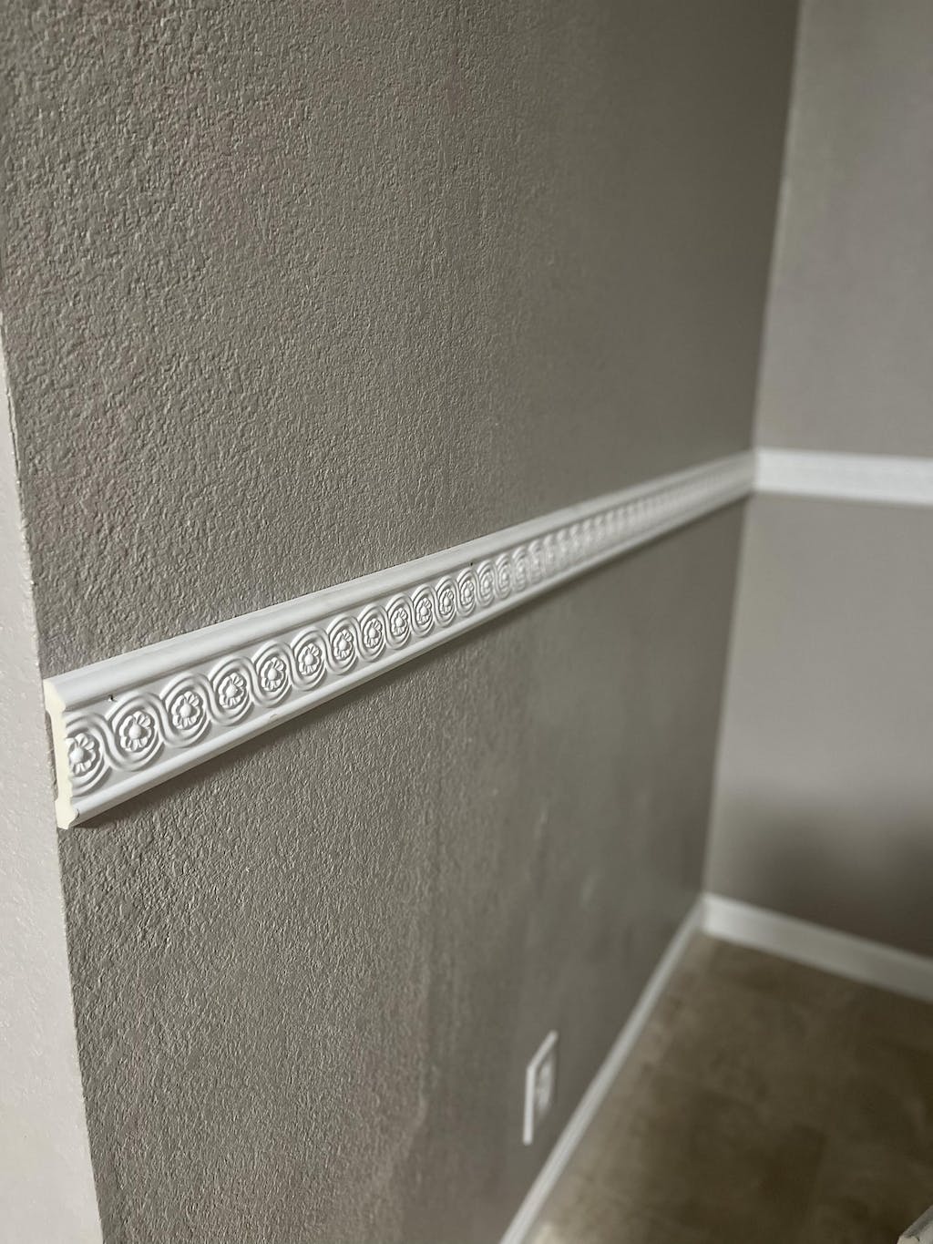 Cole Running Coin Chair Rail, 3 1/4"H x 5/8"P x 94 1/2"L - Image 2